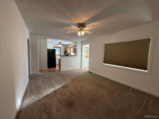 4746 E Sunnyside Avenue, Ironwood, MI 49938