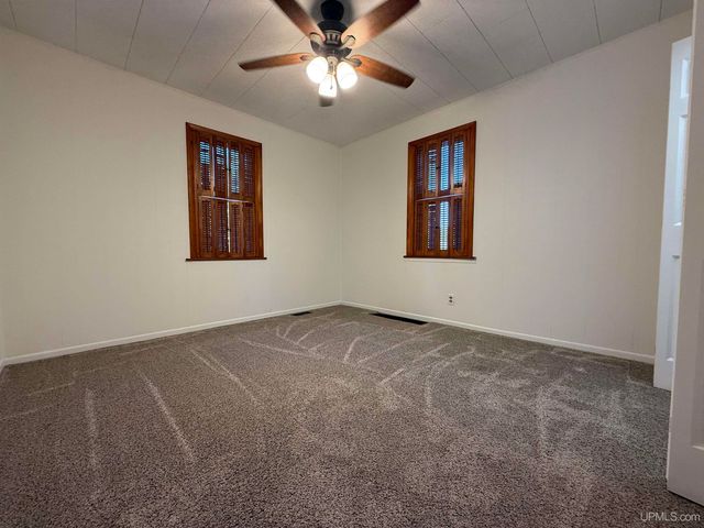 4746 E Sunnyside Avenue, Ironwood, MI 49938