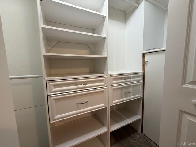 4746 E Sunnyside Avenue, Ironwood, MI 49938