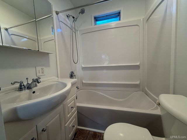 4746 E Sunnyside Avenue, Ironwood, MI 49938