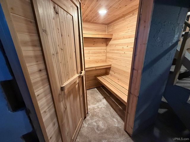 4746 E Sunnyside Avenue, Ironwood, MI 49938