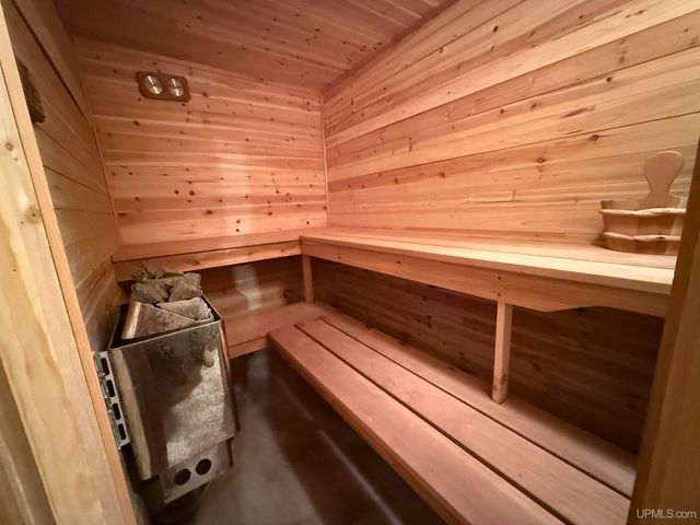 4746 E Sunnyside Avenue, Ironwood, MI 49938