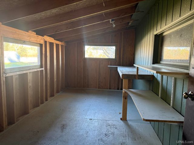 4746 E Sunnyside Avenue, Ironwood, MI 49938