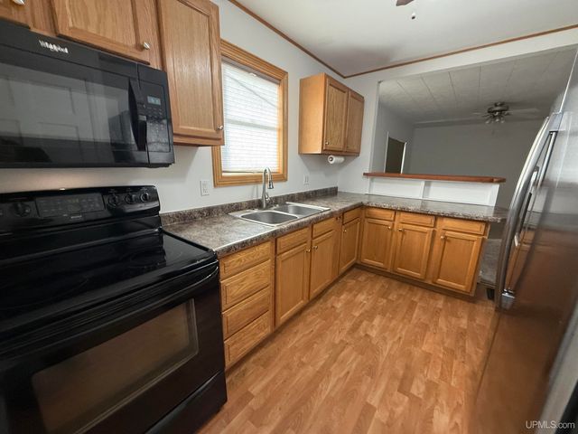 4746 E Sunnyside Avenue, Ironwood, MI 49938