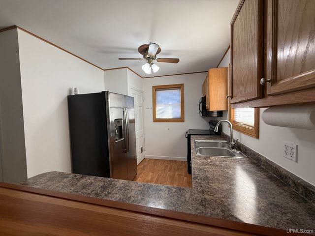 4746 E Sunnyside Avenue, Ironwood, MI 49938