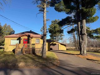 4746 E Sunnyside Avenue, Ironwood, MI 49938