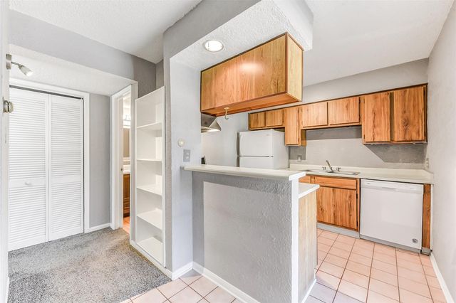 1516 Bay Area Boulevard F16, Houston, TX 77058