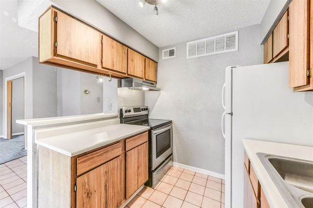 1516 Bay Area Boulevard F16, Houston, TX 77058