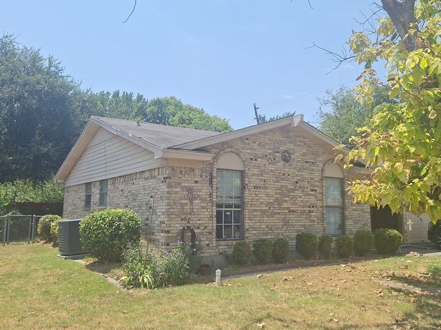 115 Willowgrove Drive, Hutchins, TX 75141
