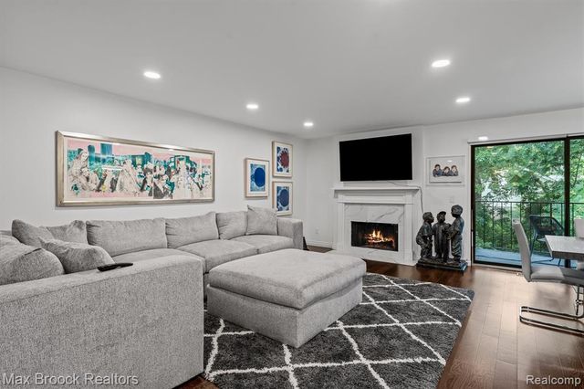 6461 Maple Hills Drive, Bloomfield Hills, MI 48301