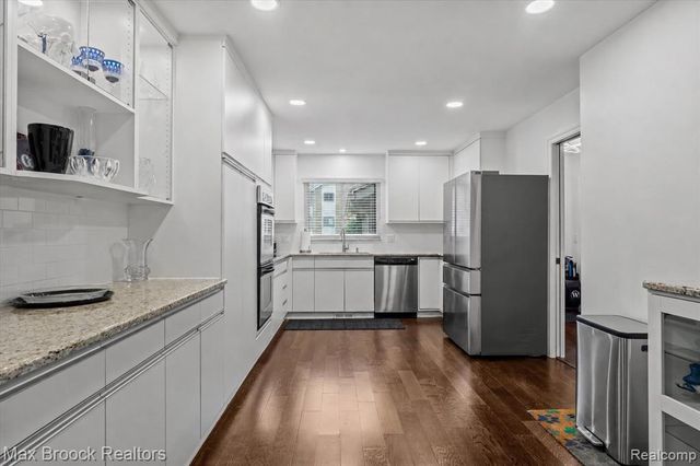 6461 Maple Hills Drive, Bloomfield Hills, MI 48301