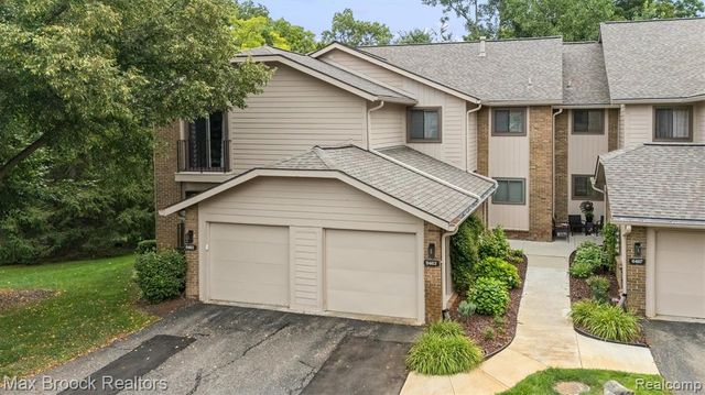 6461 Maple Hills Drive, Bloomfield Hills, MI 48301