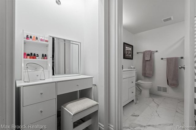 6461 Maple Hills Drive, Bloomfield Hills, MI 48301