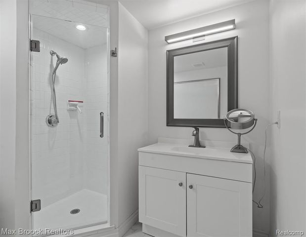 6461 Maple Hills Drive, Bloomfield Hills, MI 48301