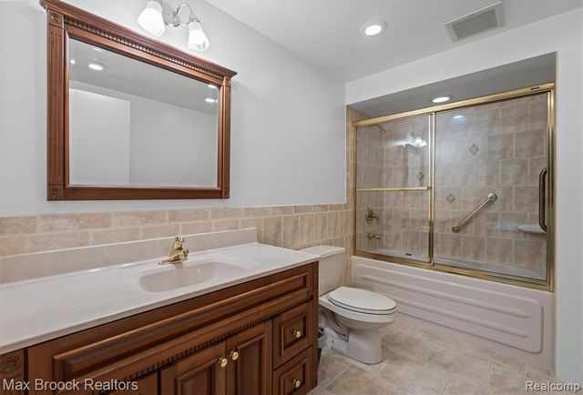 6461 Maple Hills Drive, Bloomfield Hills, MI 48301