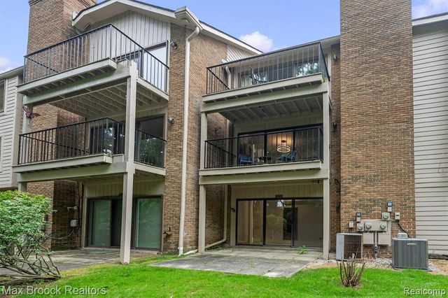 6461 Maple Hills Drive, Bloomfield Hills, MI 48301