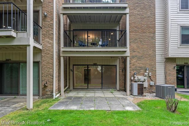 6461 Maple Hills Drive, Bloomfield Hills, MI 48301