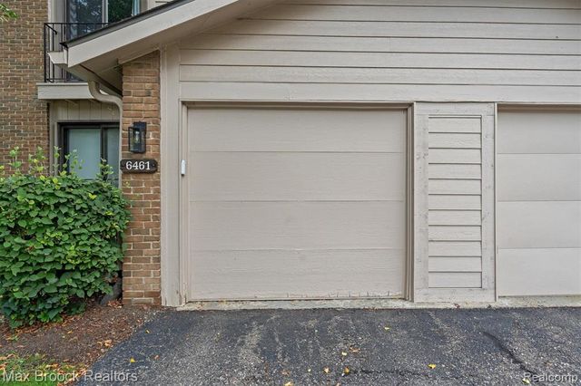 6461 Maple Hills Drive, Bloomfield Hills, MI 48301