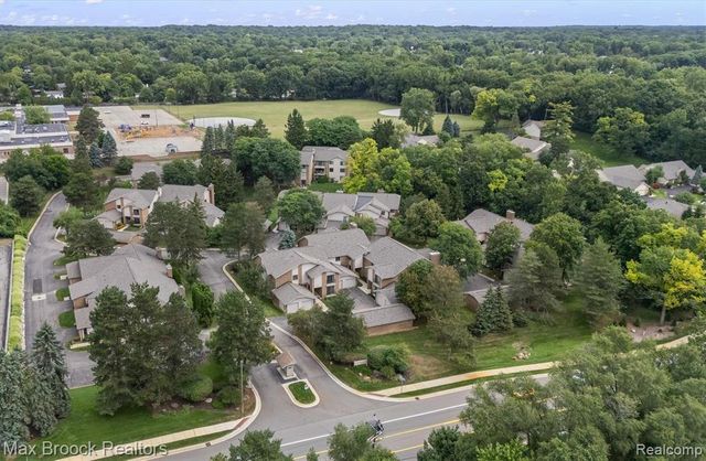 6461 Maple Hills Drive, Bloomfield Hills, MI 48301