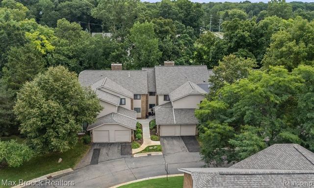6461 Maple Hills Drive, Bloomfield Hills, MI 48301