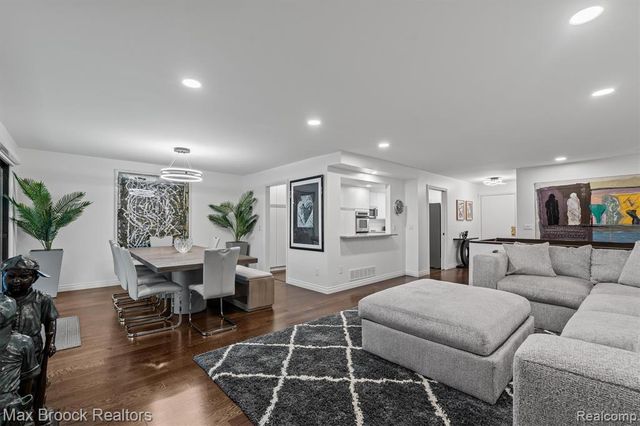 6461 Maple Hills Drive, Bloomfield Hills, MI 48301