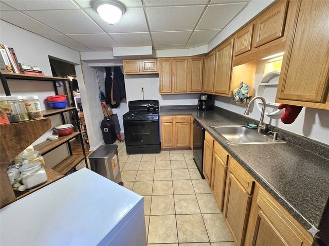 1962 Straubs Ln, Troy Hill, PA 15212