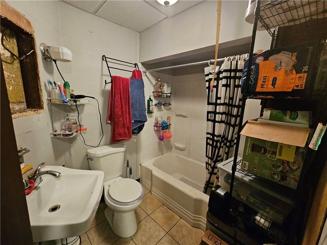 1962 Straubs Ln, Troy Hill, PA 15212