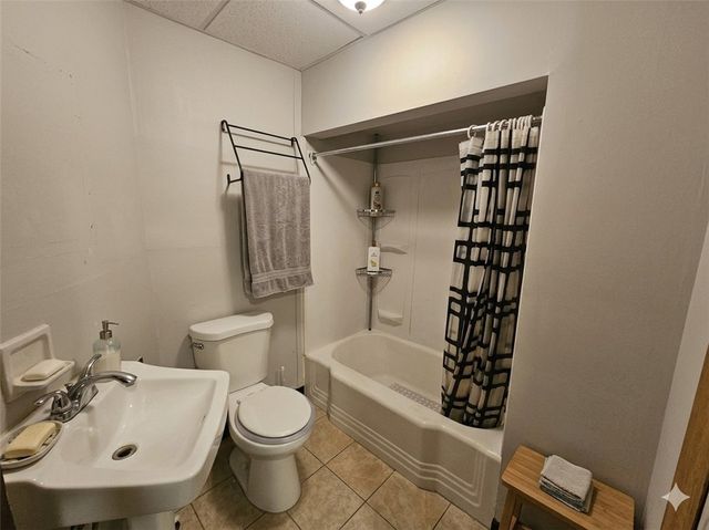 1962 Straubs Ln, Troy Hill, PA 15212