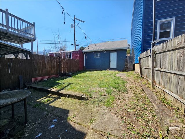 1962 Straubs Ln, Troy Hill, PA 15212