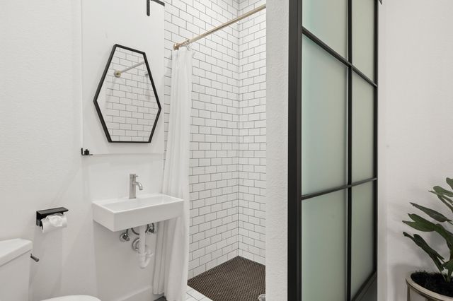 1813 Crooked LN, Austin, TX 78741