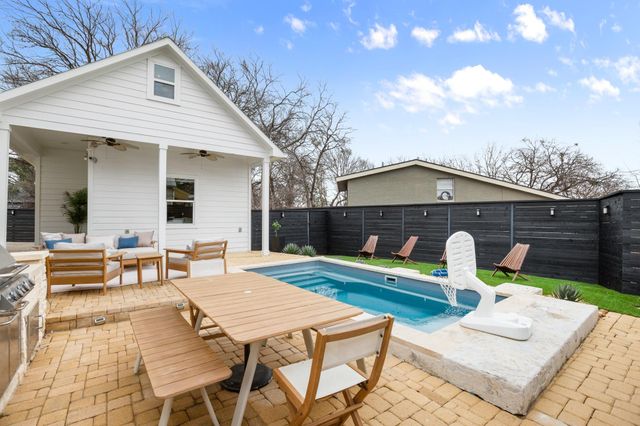 1813 Crooked LN, Austin, TX 78741