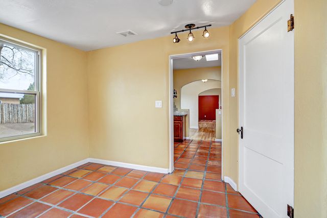 2401 Kestrel Court NW, Albuquerque, NM 87107