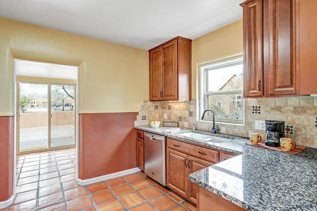 2401 Kestrel Court NW, Albuquerque, NM 87107