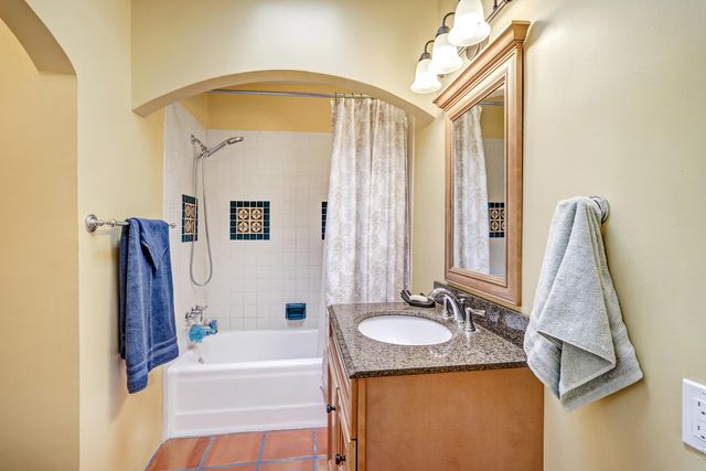 2401 Kestrel Court NW, Albuquerque, NM 87107