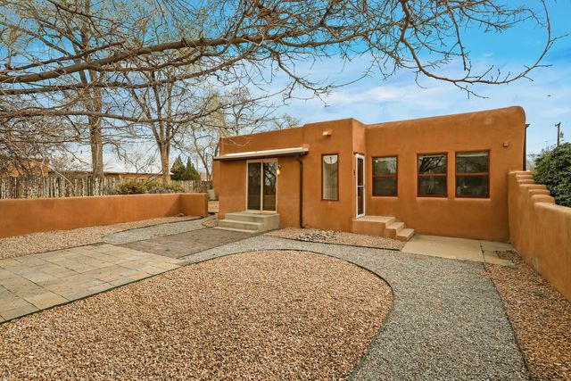 2401 Kestrel Court NW, Albuquerque, NM 87107