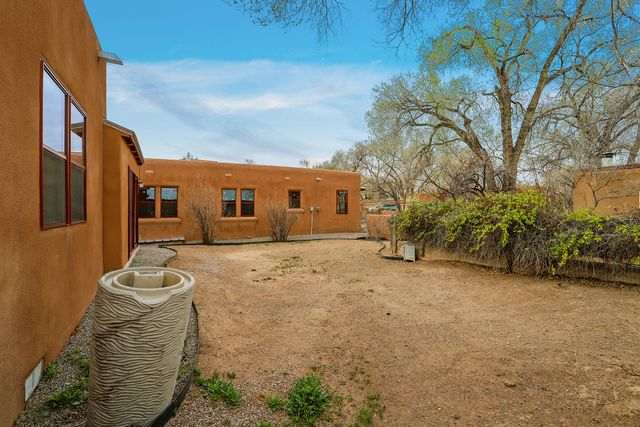 2401 Kestrel Court NW, Albuquerque, NM 87107