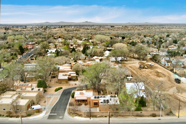 2401 Kestrel Court NW, Albuquerque, NM 87107