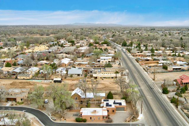 2401 Kestrel Court NW, Albuquerque, NM 87107