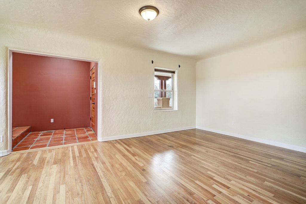 Image 18 of property listing at 2401 Kestrel Court NW, Albuquerque, NM 87107