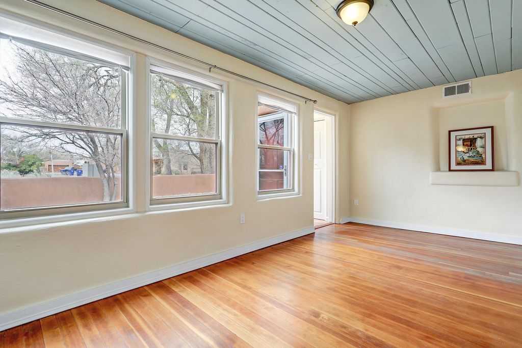 Image 29 of property listing at 2401 Kestrel Court NW, Albuquerque, NM 87107