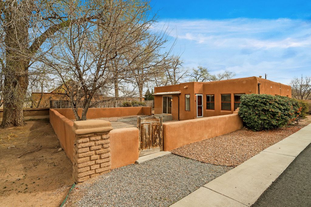 Image 39 of property listing at 2401 Kestrel Court NW, Albuquerque, NM 87107
