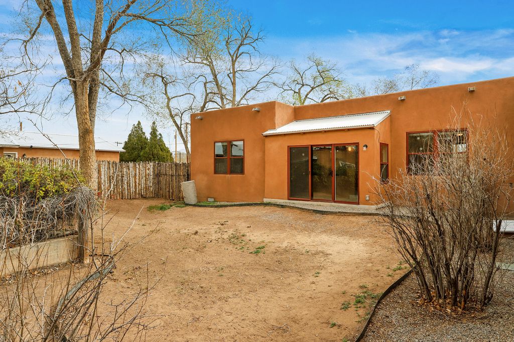 Image 40 of property listing at 2401 Kestrel Court NW, Albuquerque, NM 87107