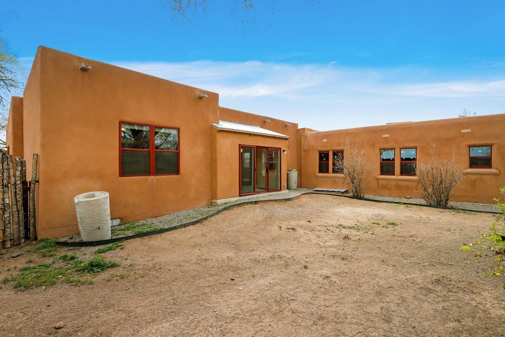 Image 41 of property listing at 2401 Kestrel Court NW, Albuquerque, NM 87107