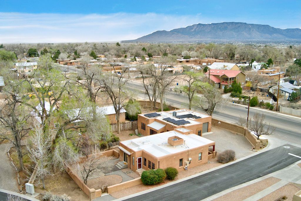 Image 44 of property listing at 2401 Kestrel Court NW, Albuquerque, NM 87107