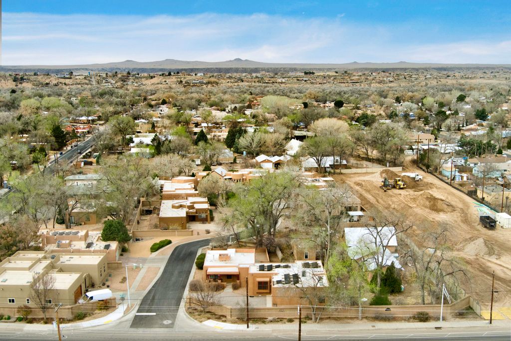 Image 45 of property listing at 2401 Kestrel Court NW, Albuquerque, NM 87107