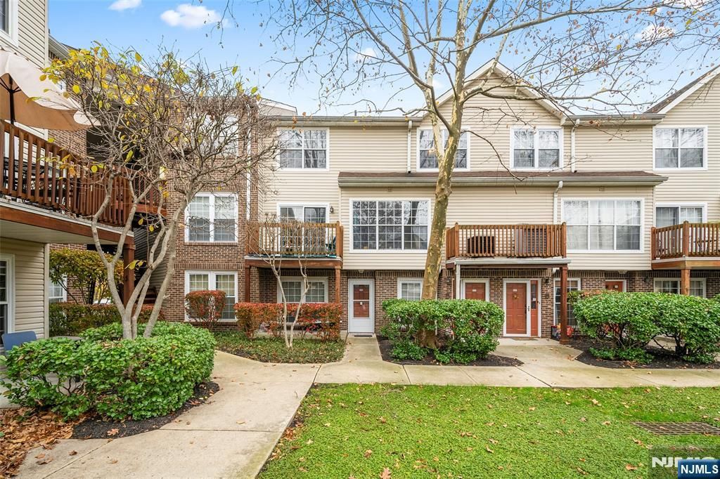 1420 Westgate Drive 8109, Fort Lee, NJ 07024