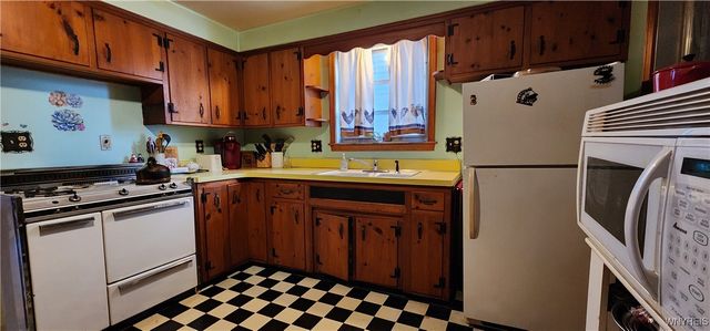 55 Chapel Street, Lockport City, NY 14094