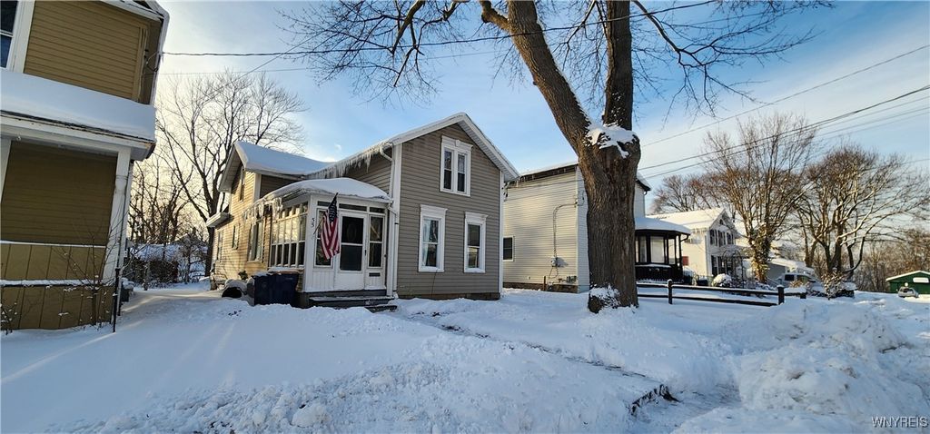 55 Chapel Street, Lockport City, NY 14094