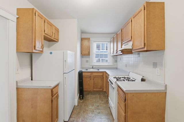 17 Greenleaf Street 12, Quincy, MA 02169