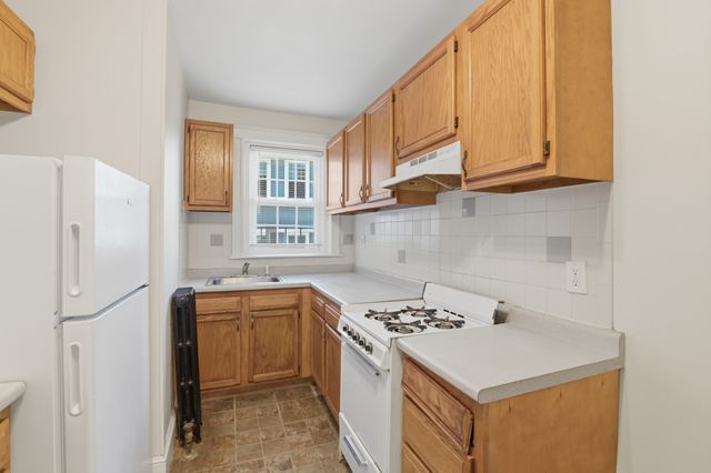 17 Greenleaf Street 12, Quincy, MA 02169